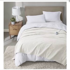 Luxurious Cream Bedding Set